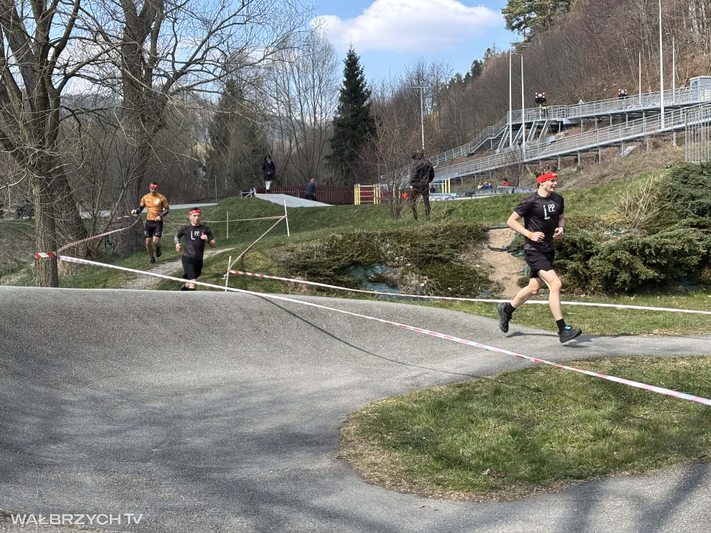 Ekstremalny Bieg Arm Race: Pierwszy dzień za nami