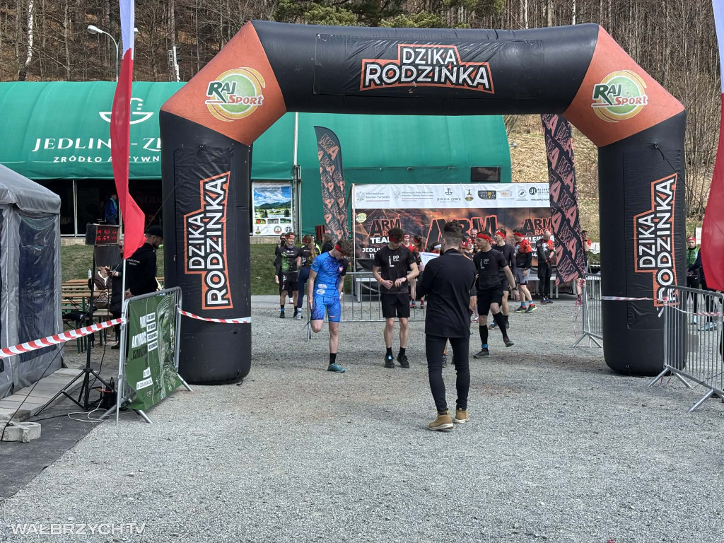 Ekstremalny Bieg Arm Race: Pierwszy dzień za nami