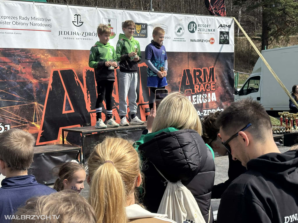 Ekstremalny Bieg Arm Race: Pierwszy dzień za nami