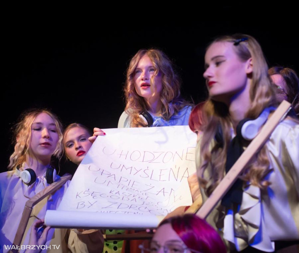 Młodzież I LO w Wałbrzychu rzuca wyzwanie przeszłości