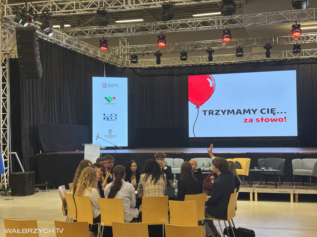 Wałbrzyska młodzież trzyma za słowo