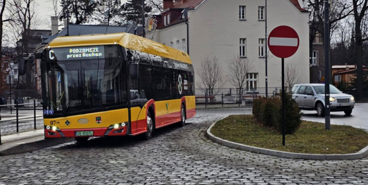Zarabiaj 4 420 zł na rękę jako kierowca autobusu w Wałbrzychu