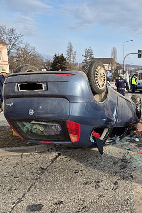 Wymusiła pierwszeństwo. Jej samochód dachował-81