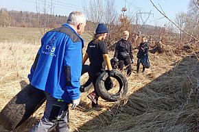 Podzamcze: Zebrali 750kg odpadów w tym 79 opon-179