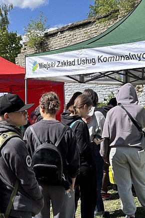 Sprzątali Niedźwiadki i poznali historię Mauzoleum-318