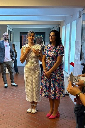 Emilia Jasik \"2 w 1\" - sztuka, która mówi szeptem-423