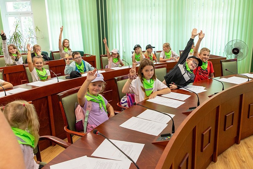 Młodzi mieszkańcy Głuszycy odwiedzili Starostwo