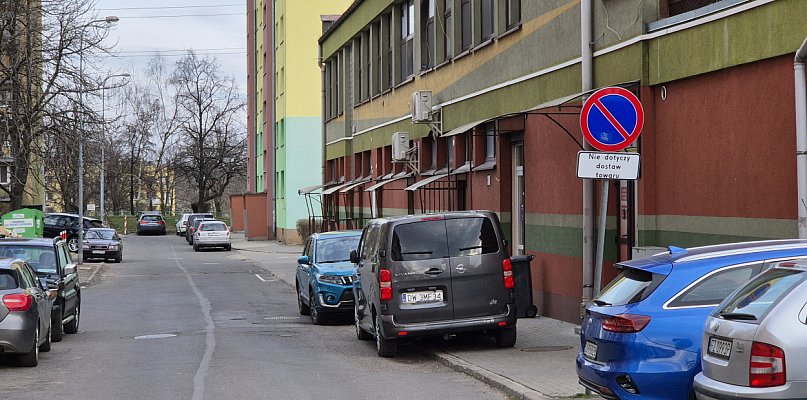 Michałowskiego na Piaskowej Górze - za czyjąś bezmyślność  mandat! - 15563