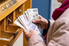 Zaciągnęły kredyty i oddały pieniądze oszustom-17119