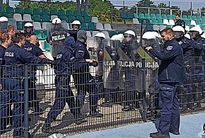 Policjanci kontra policjanci -17188