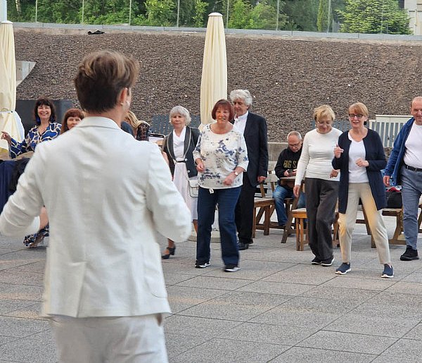 Nauka tańca i disco podczas Tanecznej Białej Nocy-17710