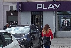 Play na celowniku UOKiK. Chodzi o pieniądze ściągane z kont klientów-18059