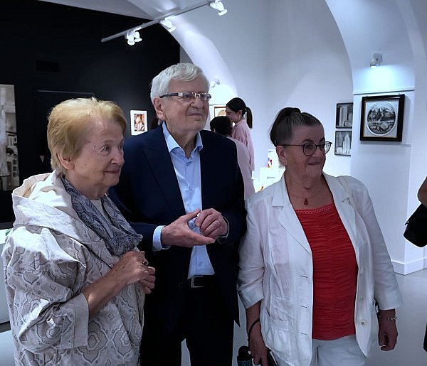 Ceramik z Wałbrzycha - wernisaż prac Stanisława Możdżenia-18084