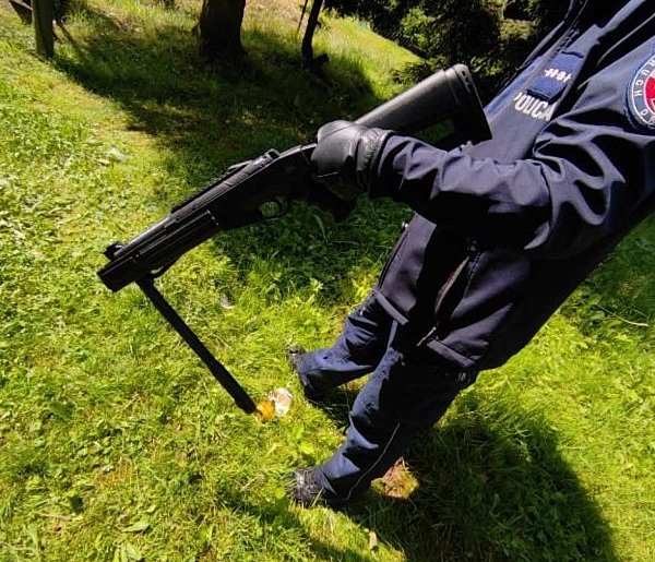 Marciszów: Strzelał do policjantów z wiatrówki-18401