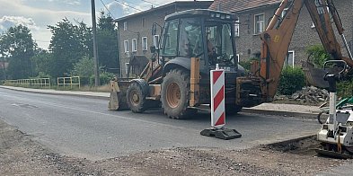 Powiat Wałbrzyski: Nowe drogi, bezpieczniejsze przejścia, lepszy komfort-18473