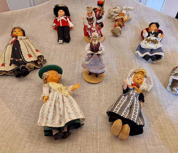 Kolekcja lalek z całego świata w Muzeum Porcelany-18506