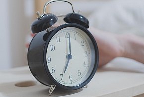 Kiedy cofamy zegarki? Tym razem zimowy czas przyjdzie prędzej-19539