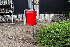 Widzisz taki pojemnik na cmentarzu. Oto, do czego służy-20641
