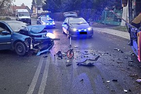 Poniatów: Samochód zderzył się z autobusem-21164