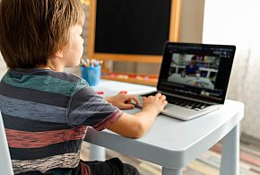 Popularni influencerzy mogą mieć kłopoty. Treści dla dzieci budzą kontrowersje-21278