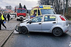 Wałbrzyszanka uderzyła autem w mur-21549