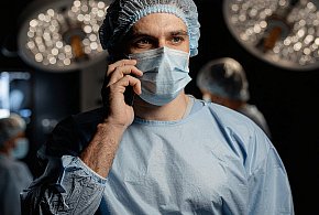 Fałszywa operacja i lekarz proszący o pieniądze-22032