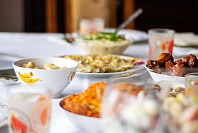 Polacy znów sięgną głębiej do kieszeni. Tyle wydają na świąteczne jedzenie-22096