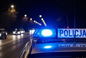 Środek nocy na S3. Policjanci pomogli pieszemu opuścić ekspresówkę-22477