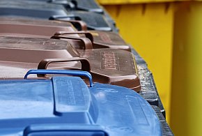 Fioletowe worki na odpady. Oto, co powinno tam trafiać-22595