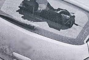 72-latka wybiła szybę cegłówką w aucie sąsiadki