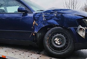 Uderzyła w drzewo. Dwie osoby w szpitalu