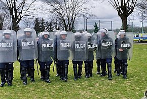 Co się stanie, gdy kibice wtargną na boisko?