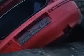 Samochód w rzece. Kierowcy nie było