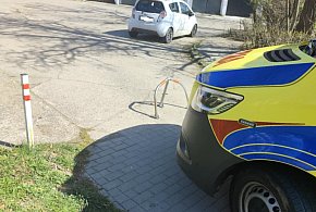 Piaskowa Góra: Karetką przez trawnik, bo była blokada