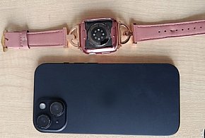 Przywłaszczyła telefon i smartwatch.