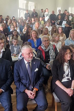 Stypendia dla uczniów z Głuszycy-675