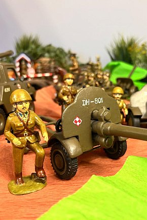 Drewaniane wojsko Piotra Klimka z Wałbrzycha-704