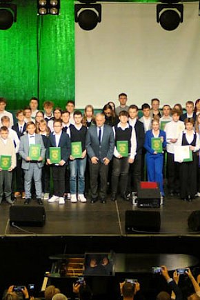 Stypendia dla najzdolniejszych uczniów i studentów-721