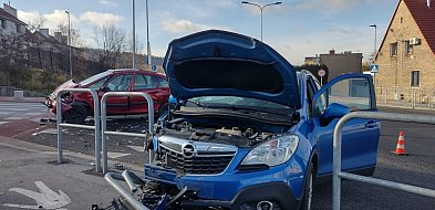 Piaskowa Góra: Auto wjechało w barierki-21476