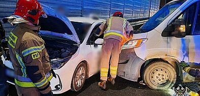 Kolizja na obwodnicy Wałbrzycha. 59-letnia pasażerka trafiła do szpitala-21924