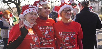 Tłumy biegaczy na VI Mikołajkowym Biegu dla Hospicjum-22089