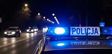 Środek nocy na S3. Policjanci pomogli pieszemu opuścić ekspresówkę-22477