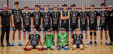 Siatkarska młodzież walczyła o awanse, a seniorzy dopisali komplet punktów-22741