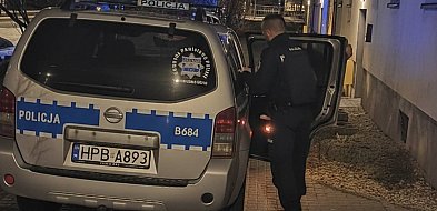 Była zagubiona i zdezorientowana. Pomogli policjanci