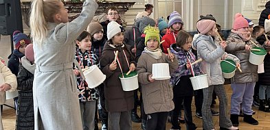 Około 300 dzieci uroczyście odśpiewało Hymn Polski w Szczawnie-Zdroju