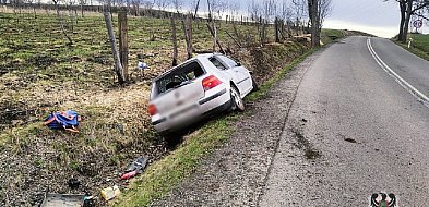 23-latek wjechał autem do rowu