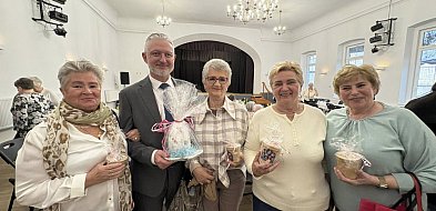 Mieszkańcy Głuszycy usiedli przy wspólnym stole