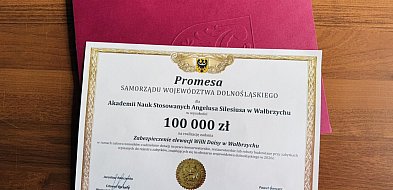 Akademia Nauk Stosowanych otrzymała 100 000 zł