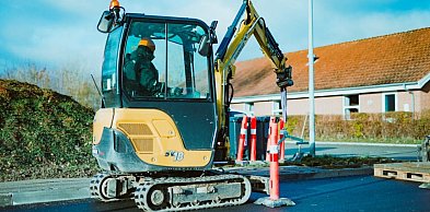 Czy zakup minikoparki to opłacalna inwestycja?