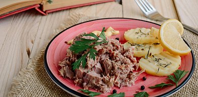 W jakich daniach tuńczyk z puszki sprawdza się najlepiej?